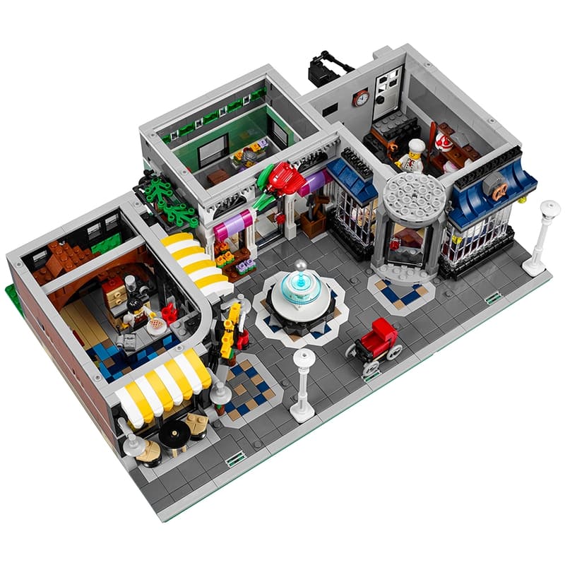 LEGO Creator Expert 10255 - Assembly Square - Image 4